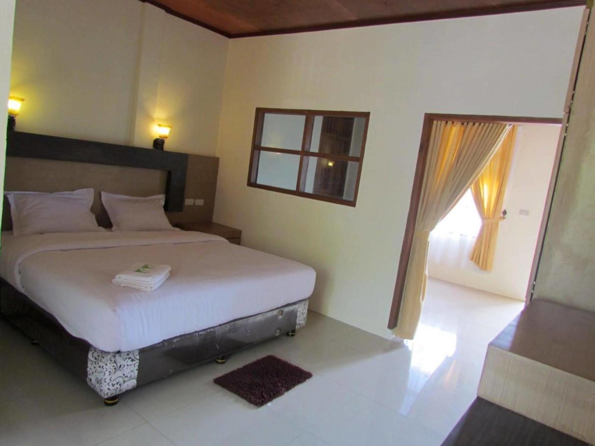De'Corner Guest House Malang Ngoại thất bức ảnh